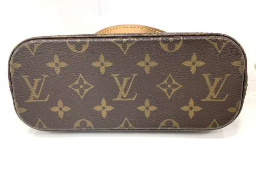 トートバッグのLOUIS VUITTON