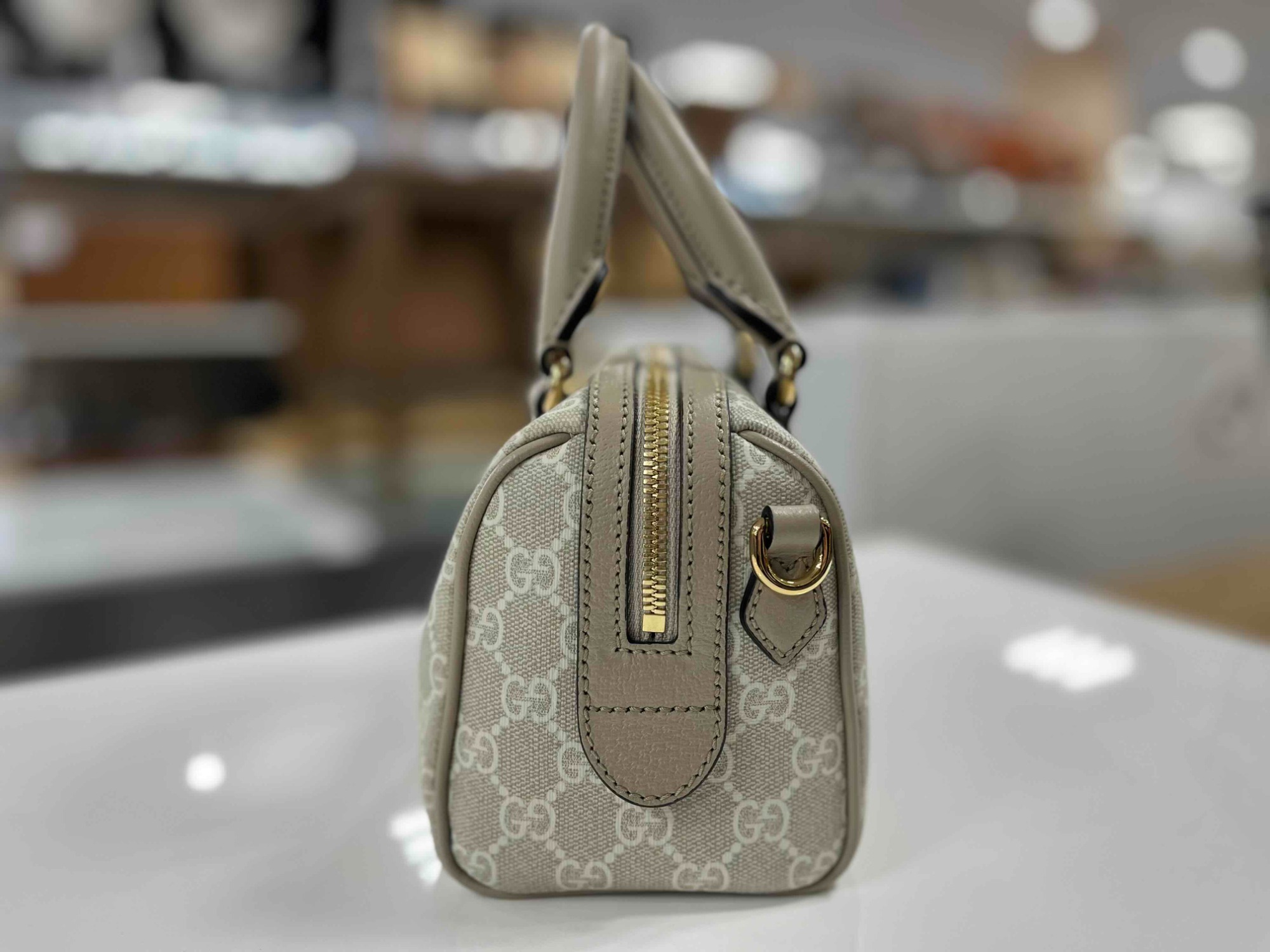 GUCCI レディース ショルダーバッグ・ポシェット (GUCCI