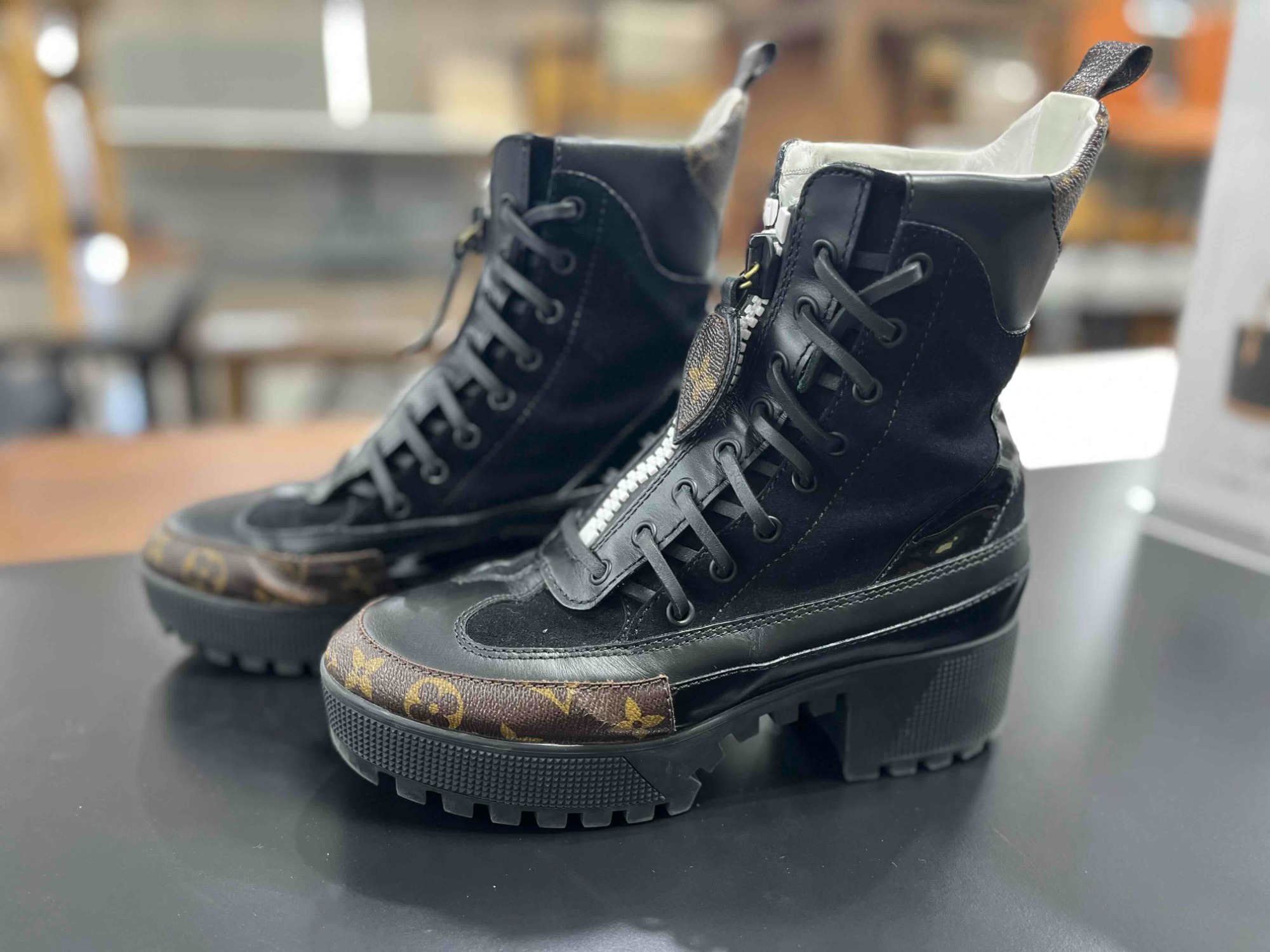 LOUIS VUITTON】レースアップシューズ買取入荷いたしました
