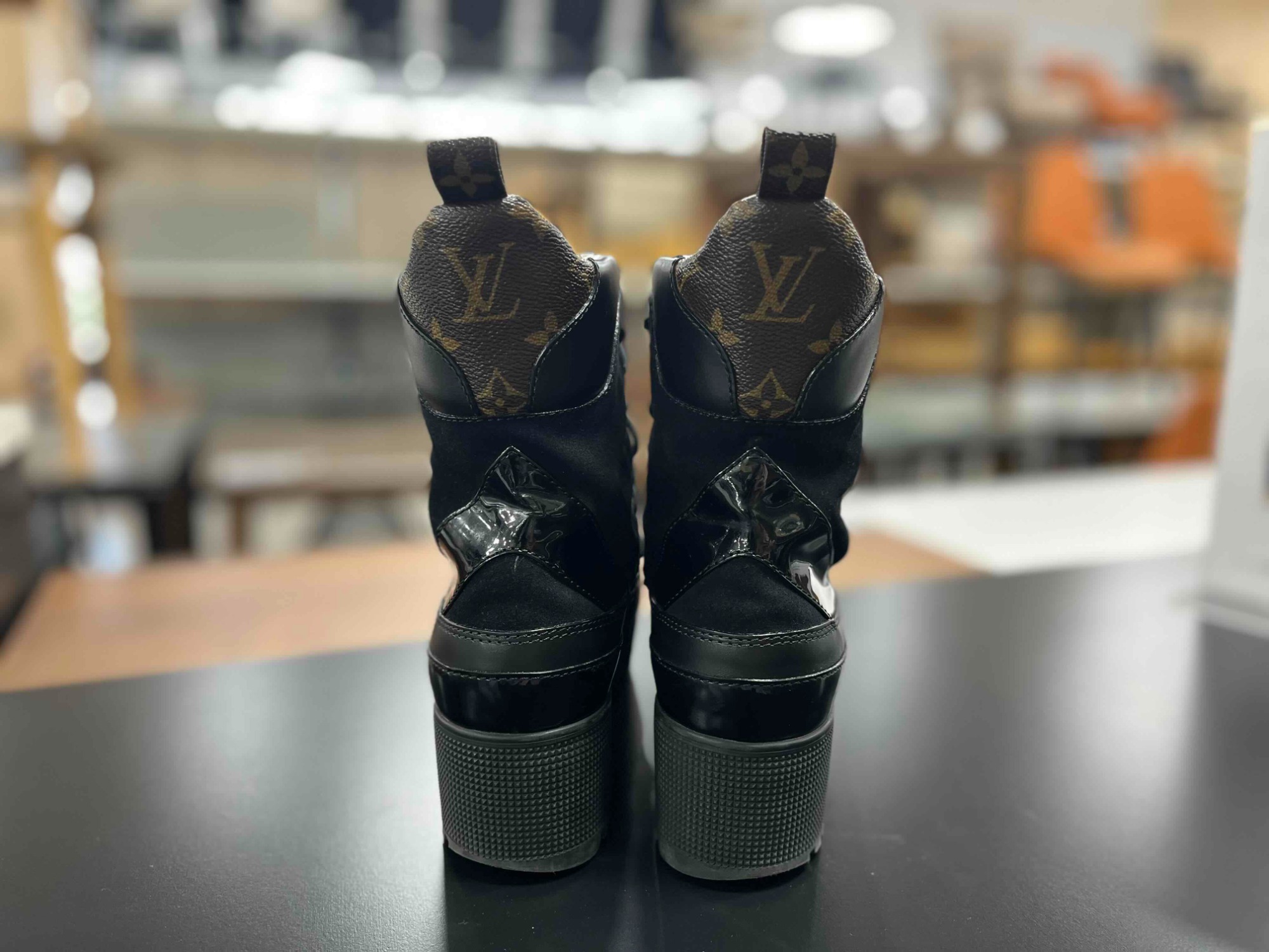 LOUIS VUITTON】レースアップシューズ買取入荷いたしました