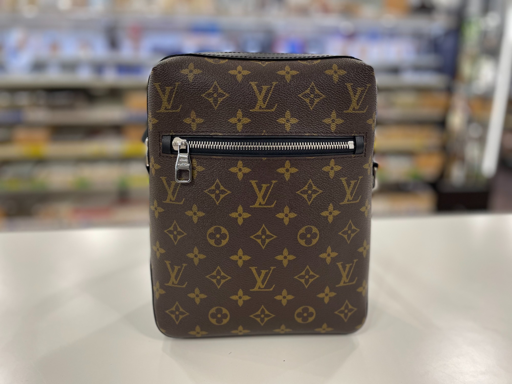 使いやすいミニショルダー【LOUIS VUITTON】人気ユニセックス