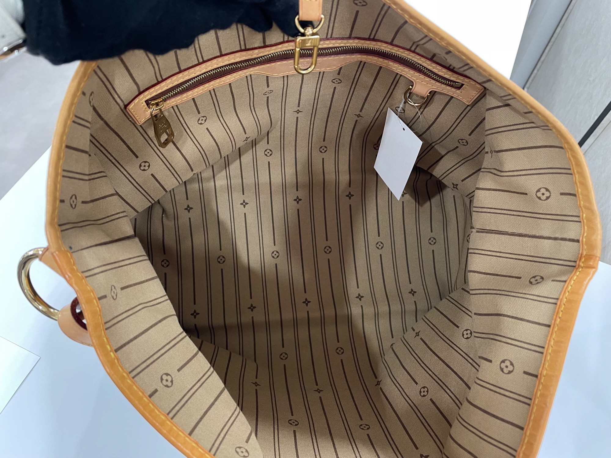 廃盤でも色褪せない品格 【 LOUIS VUITTON 】 ディライトフル PM 買取