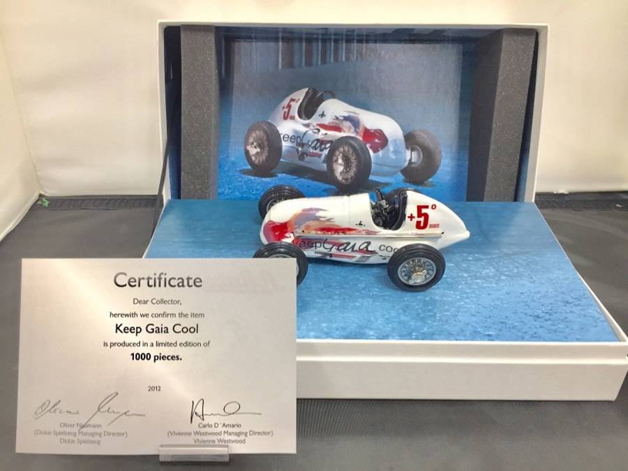ヴィヴィアン ミニカー　シュコー ヴィヴィアン・ウエストウッドのミニカー限定発売 独シュコー社
