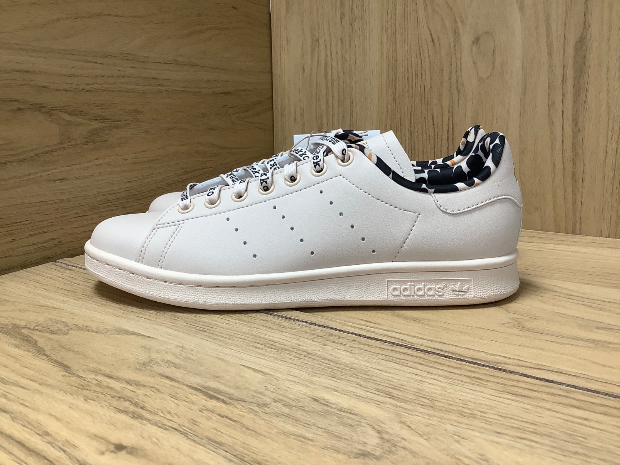 STAN SMITH マリメッコ別注♪ marimekko【マリメッコ】 × adidas【アディダス】 Stan Smith レディース＆メンズ  スタンスミス 【GX8847】 ライン : Skyblue - 通販 - Yahoo!ショッピング