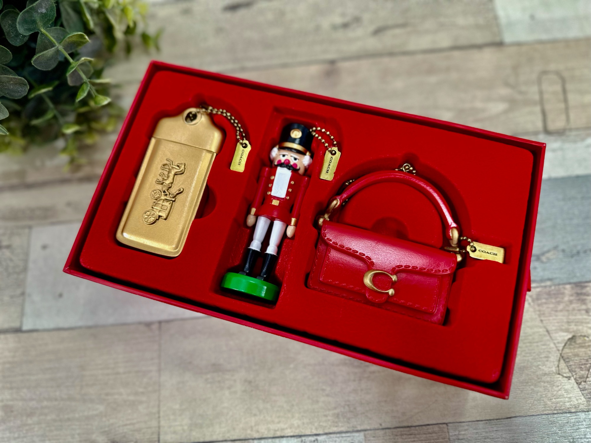 お値下げCoach ノベルティ.クリスマス限定オーナメント.キーホルダー.タビー - メルカリ