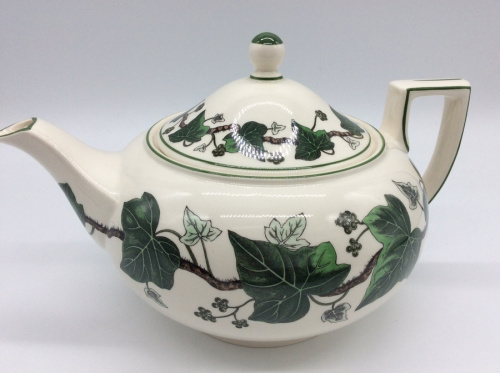 ティーポットのWEDGWOOD