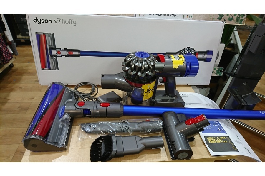 安心の6ヶ月保証】 dyson V7 fluffy コードレスクリーナー [トレファク