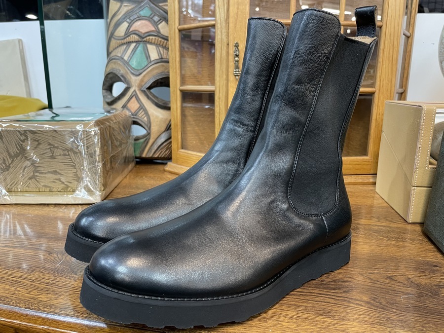 極美品✨ Caminando サイドゴアブーツ 20157W ブラック 8 極美品✨ Caminando サイドゴアブーツ 20157W ブラック 8 - メルカリ