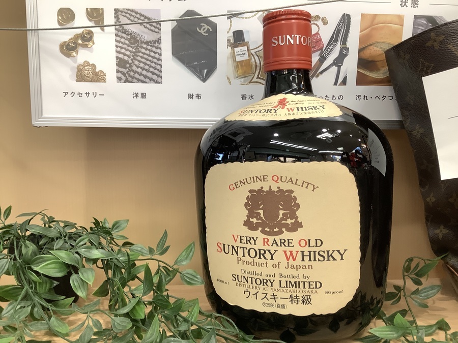 お酒買取強化中】SUNTORYよりウィスキー VERY RARE OLD 4000mlを