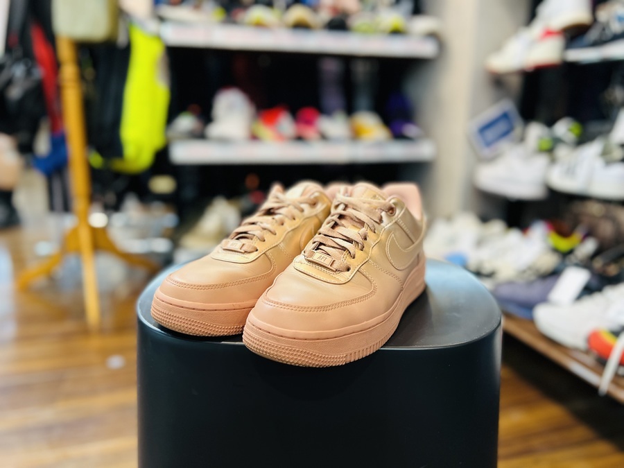 スニーカー買取強化中】NIKEよりAIR FORCE 1 （レディース）を