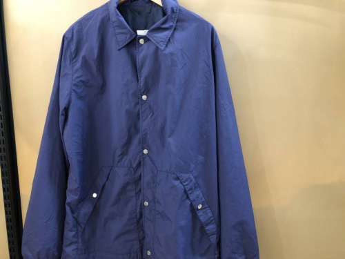 レディースファッションのシャツ