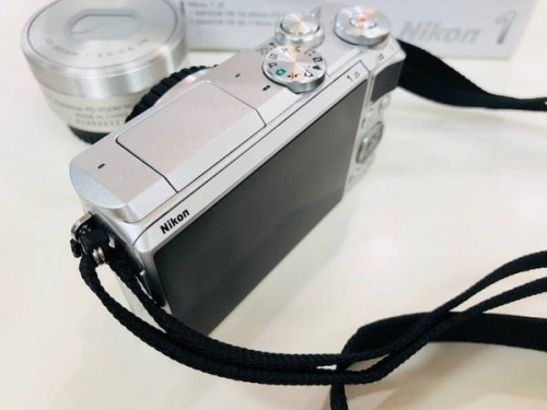 デジタルミラーレス一眼の単焦点レンズ