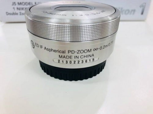 デジタルカメラのニコン（NIKON）