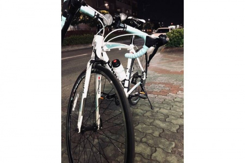 スポーツ用品の自転車