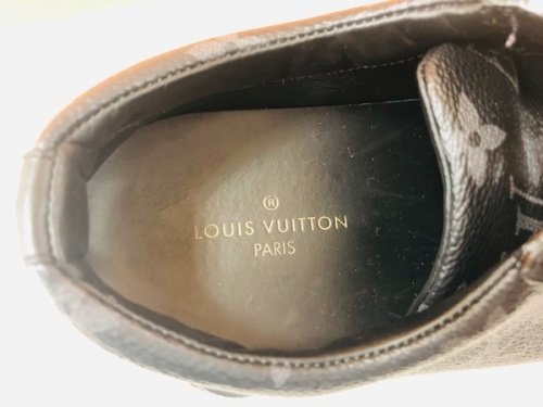 スニーカー　ルイヴィトンのLOUIS VUITTON