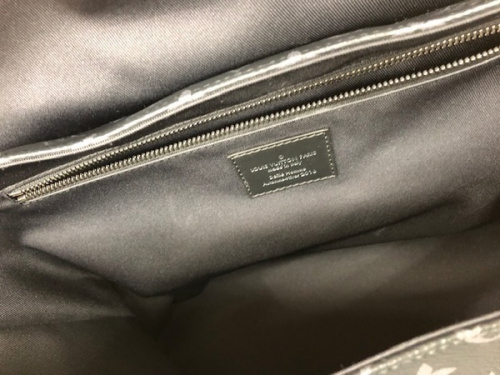 バッグのLOUIS VUITTON