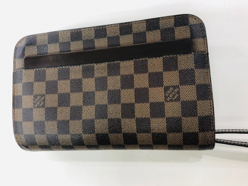 バッグのLOUIS VUITTON