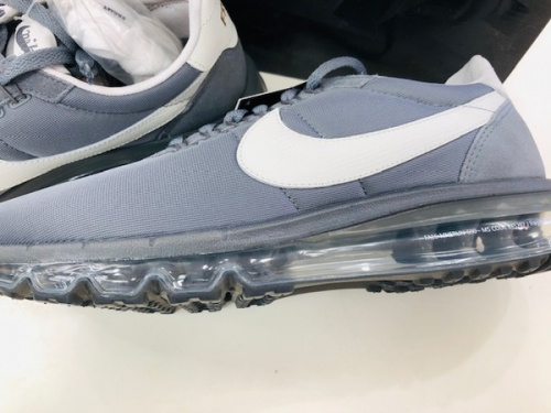 スニーカーのNIKE　