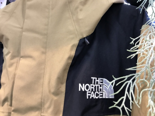 アウトドア用品のTHE NORTH FACE