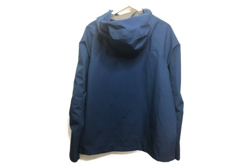 レインスーツのMAMMUT