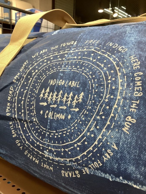 アウトドアのテント