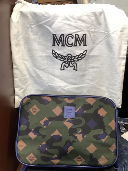 ブランド・ラグジュアリーのポーチ