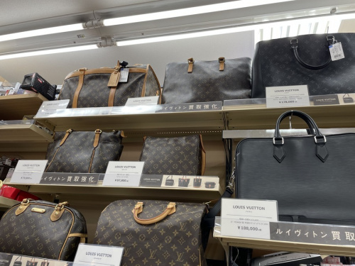 バッグの財布