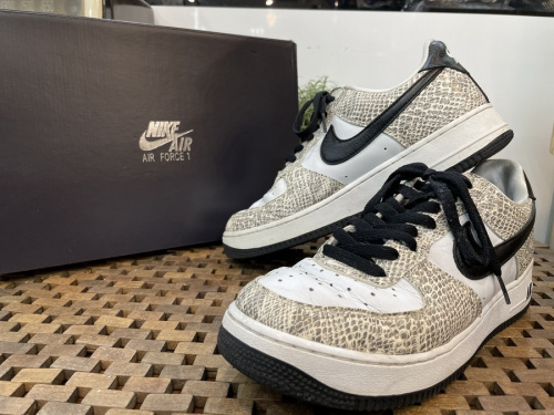 メンズファッションのスニーカー