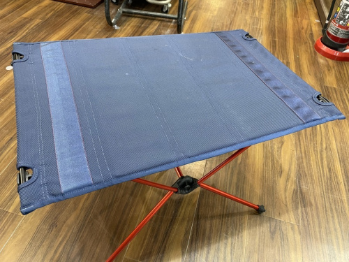 アウトドア用品のテーブル