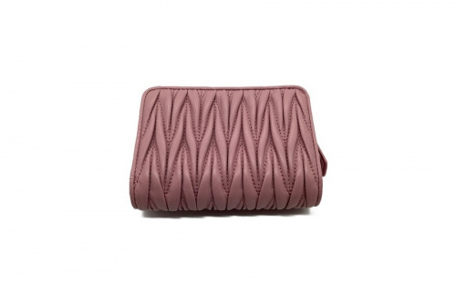 Miu Miu(ミュウミュウ)のPRADA（プラダ）