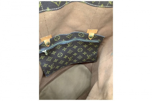 モノグラムのLOUIS VUITTON
