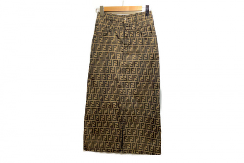 スカートのFENDI（フェンディ）