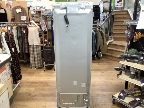 5ドア冷蔵庫のHITACHI（ヒタチ）