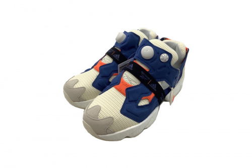 スニーカーのREEBOK