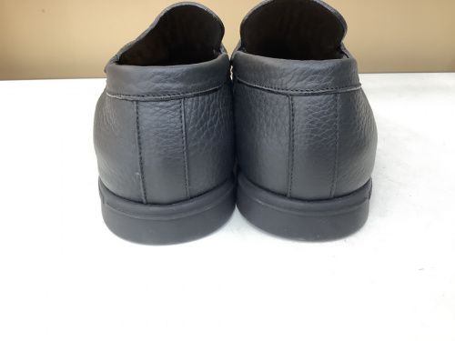ローファーのLOUIS VUITTON