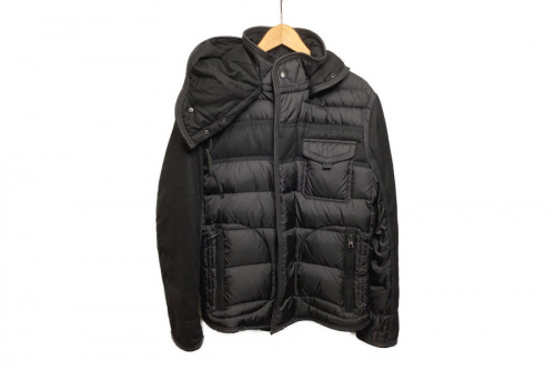 ダウンジャケットのMONCLER