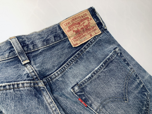 デニムパンツのLevi's