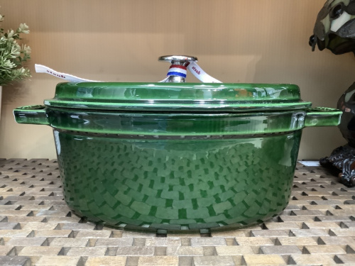 STAUBのココットオーバル23cm