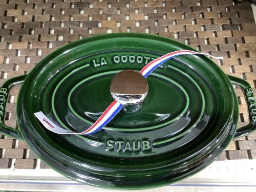 ココットオーバル23cmのストウブ