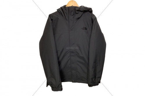 ジャケットのTHE NORTH FACE