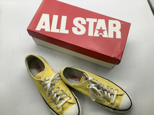 スニーカーのストリートファッション