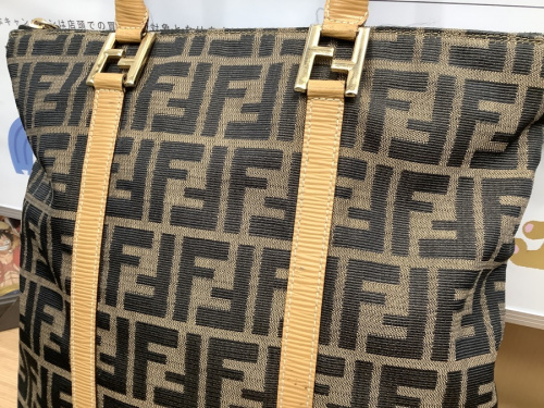 バッグのトートバッグ