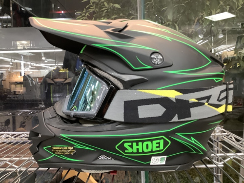 ヘルメットのSHOEI