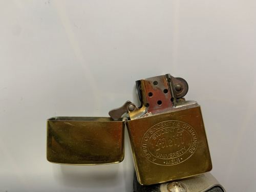 ZIPPOの明治大学卒業記念品