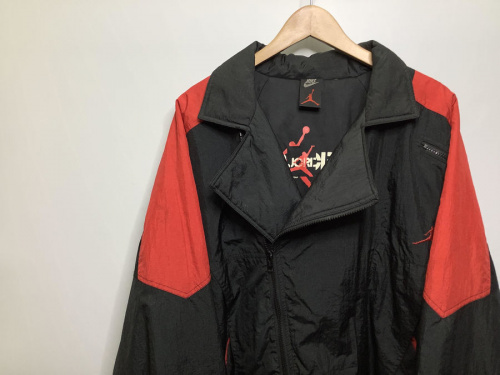 トップスのジャケット