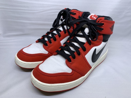 靴のスニーカー