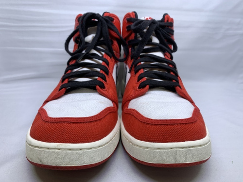 スニーカーのAIR JORDAN 1