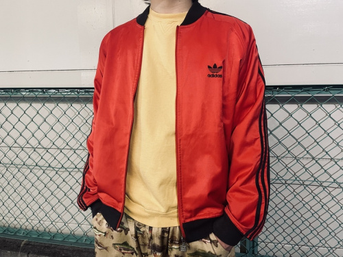 adidas originalsのアディダス