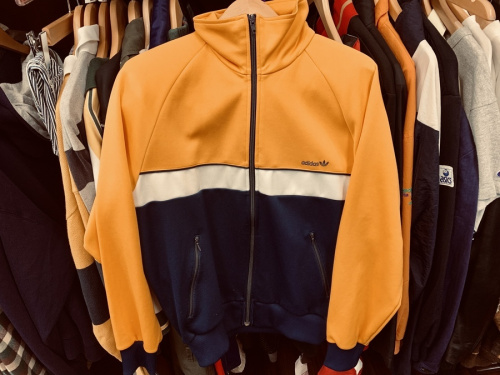 adidasのアディダス