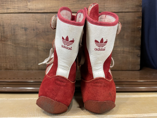 adidasのアディダス